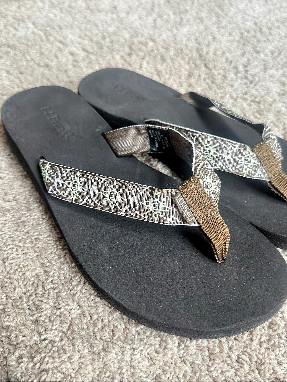 L.L.Bean Women’s Brown Green Patterned Flip Flops Sandals Size 8